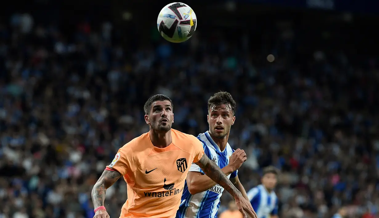 Namun, Espanyol bisa membalas lewat gol Cesar Montes, Joselu (penalti), dan Vinicius Souza. (Photo by Josep LAGO / AFP)