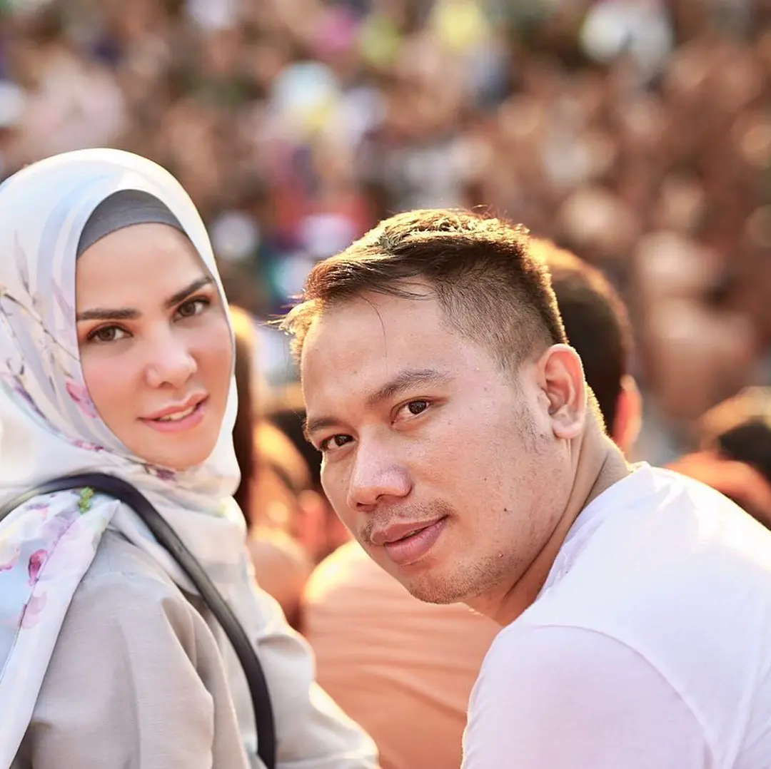 Tidak lama lagi Vicky Prasetyo dan Angel Lelga akan meresmikan hubungannya. Akad nikah akan dilakukan di Masjid Istiqlal pada 8 Februari. Keduanya telah memulai berbagai persiapan. Sabtu (6/1) mulai foto prewedding. (Instagram/vickyprasetyo777)