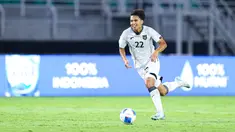 Pemain Timnas Indonesia, Adrian Wibowo, saat melawan Timnas Lebanon dalam laga FIFA Matchday 2025 di Stadion Gelora Bung Tomo, Surabaya, Senin (8/9/2025). (Bola.com/Abdul Aziz)