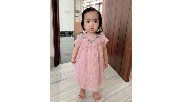 6 Potret Gemas Sheena Gabriella Anak Momo Gheisha, Bisa Pose Pura-pura Marah