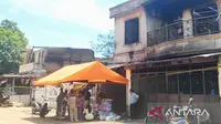 Rumah dibakar dalam insiden bentrokan warga di Makassar