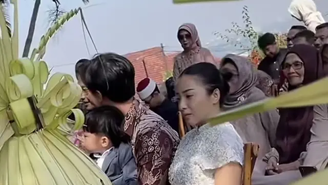 Nikita Willy saat Kondangan tampil elegan. [@kapannikahwo]