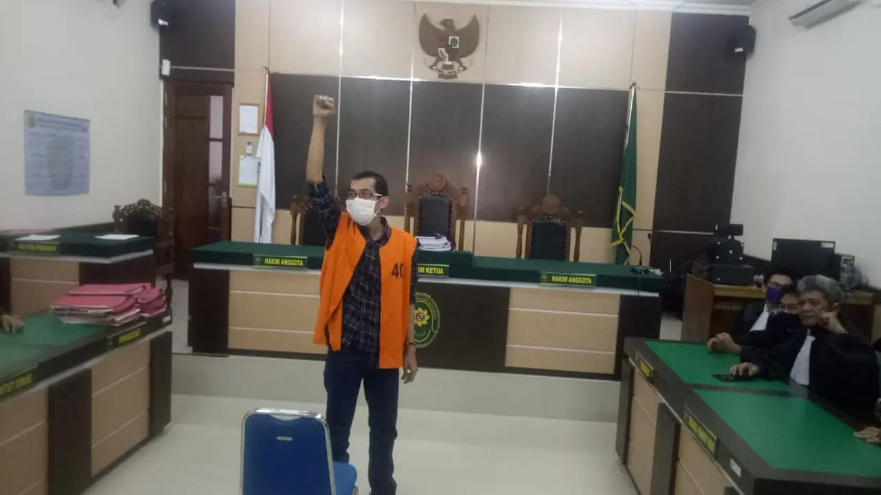 Pengadilan Negeri (PN) Banjarbaru menjatuhkan vonis 3 bulan 15 hari kurungan penjara kepada mantan Pimred, Banjarhits.id, Diananta Putra Sumedi. (Foto: Liputan6.com/Ableda Gunawan)