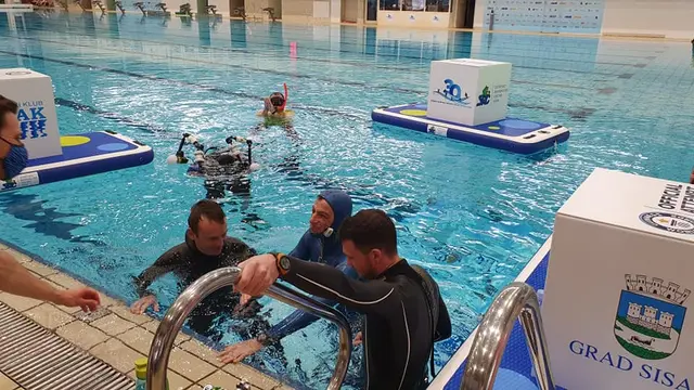 Pecah Rekor Tahan Nafas di Dalam Air