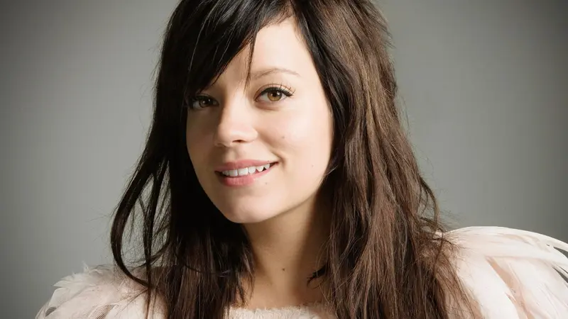 Lagu Baru Disebut Sampah, Lily Allen Salahkan Label Rekaman