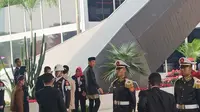 Presiden Joko Widodo (Jokowi) memakai pakaian adat Betawi berwarna hitam dibalut kain warna coklat dan peci hitam saat hadir dalam sidang tahunan MPR. (Tim Merdeka).