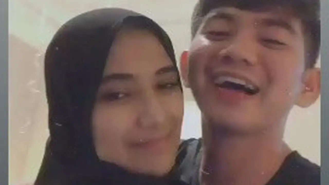 6 Momen Kemesraan Rizki D'Academy Bersama Nadya Mustika Usai Menikah
