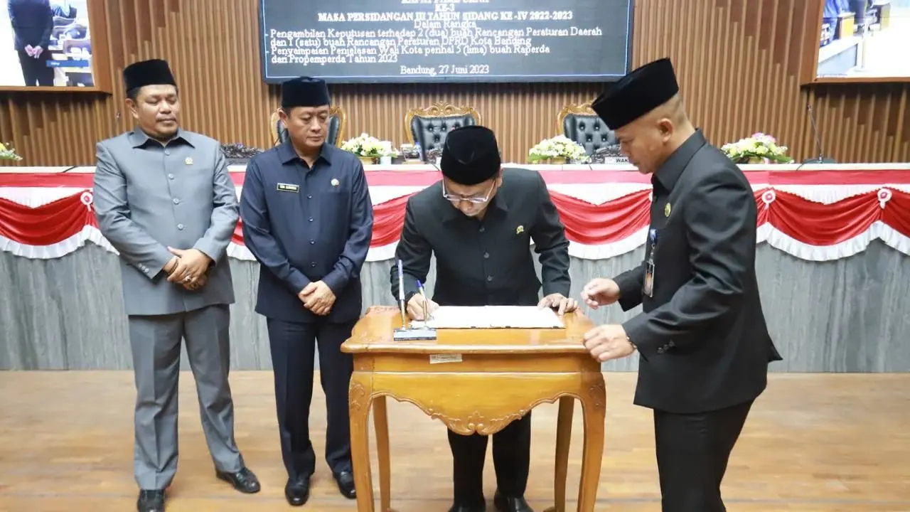 Rapat Paripurna DPRD Kota Bandung Putuskan Raperda LKK hingga Penyusunan Propemperda