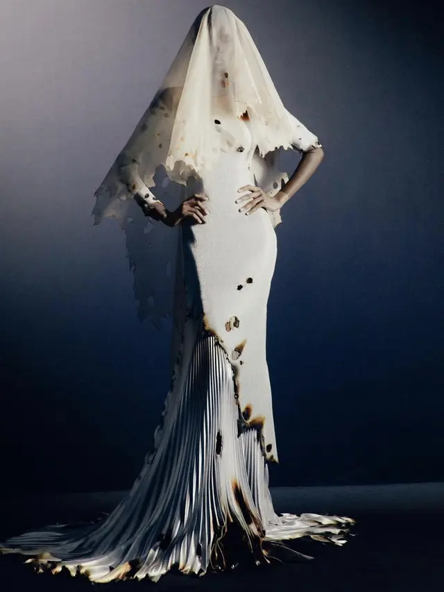 Penampilan model Somalia yang mengenakan gaun "terbakar" di red carpet Cannes Film Festival, credit: @rawdis