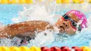 Atlet para renang, Syuci Indriani saat berlaga di final 200 meter gaya bebas putri S14 Asian Para Games 2018 di Stadion Akuatik Kompleks GBK, Jakarta, Minggu (7/10). Syuci meraih posisi ketiga dan berhak atas perunggu. (Liputan6.com/Helmi Fithriansyah)