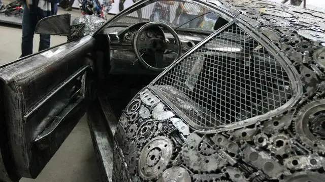 Replika mobil mewah terbuat dari sampah (AutoSwiat)