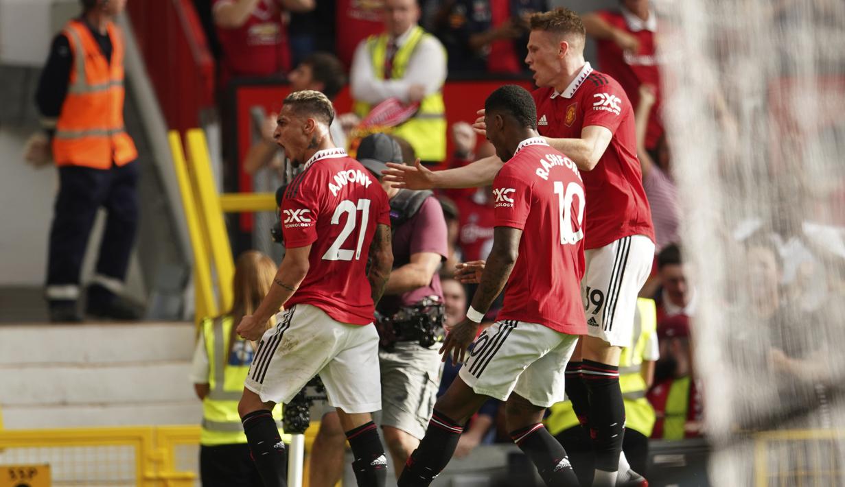 Manchester United. Klub pengoleksi gelar terbanyak di Liga Inggris yang mencapai 20 trofi ini memiliki 19 pemain asing di skuad mereka musim 2022/2023 ini dari total 31 pemain yang terdaftar. Dari 12 pemain domestik yang dimiliki, praktis hanya 4 pemain saja yang sering diturunkan pelatih Erik ten Hag  di awal musim 2022/2023 ini, yaitu Jadon Sancho, Marcus Rashford, Harry Maguire dan Luke Shaw. (AP/Dave Thompson)