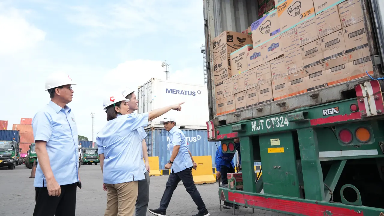 Pengurus Pusat Asosiasi Pengusaha Pelayaran Niaga Nasional Indonesia (DPP INSA) menyalurkan bantuan kepada masyarakat terdampak bencana Sumatera. (Foto: INSA)