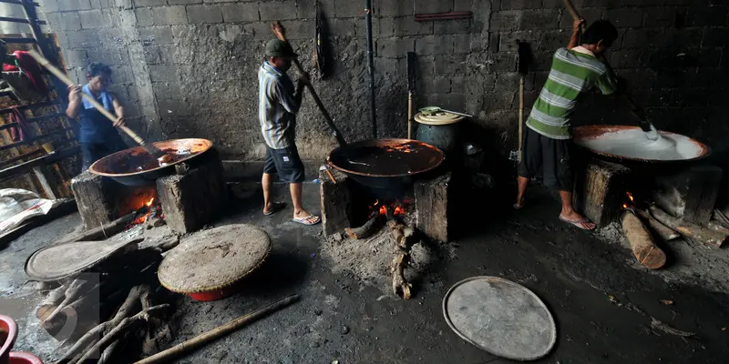 20160125-Sambut Imlek, Produsen Kue Keranjang di Tangerang Kebanjiran Order-Tangerang