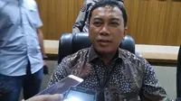 Direktur Reserse Kriminal Khusus Polda Sulsel, Kombes Pol Yudhiawan Wibisono berharap bantuan LSM dalam pengusutan dugaan gratifikasi penerbitan rekomendasi kendaraan pelat hitam menjadi pelat kuning di Sulsel (Liputan6.com/ Eka Hakim)