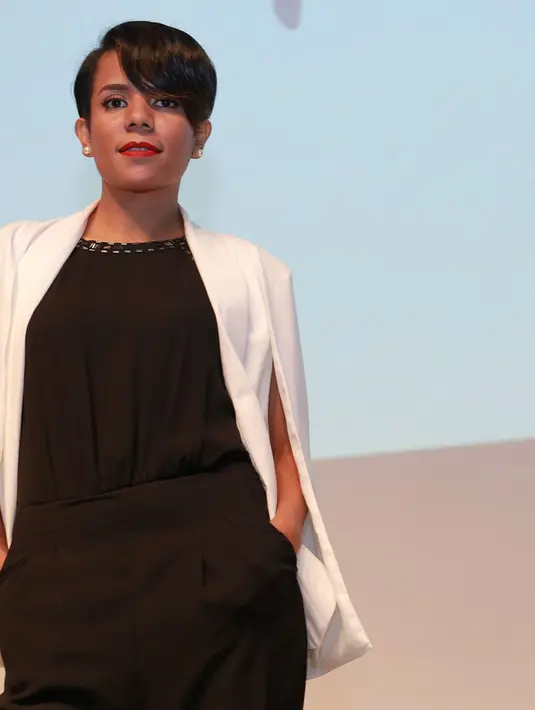 Nowela mengaku para penggemar Nowela ini tak mau idolanya mengubah warna kulit eksotisnya. (Galih W. Satria/Bintang.com)