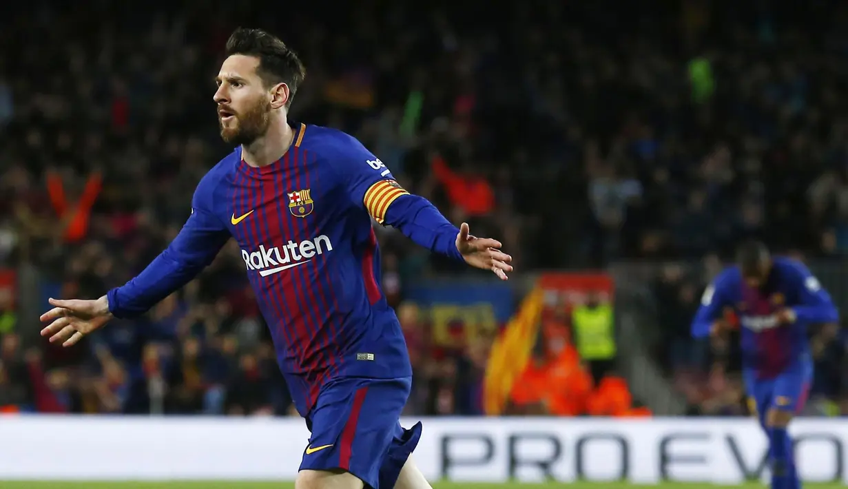 Striker Barcelona, Lionel Messi, melakukan selebrasi usai mencetak gol ke gawang Leganes pada laga La Liga di Stadion Camp Nou, Sabtu (7/4/2018). Barcelona menang 3-1 atas Leganes. (AP/Manu Fernandez)