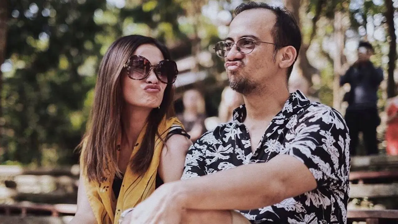 16 Tahun Bersama, Ini Momen Manis Ersa Mayori dan Suami