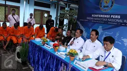 Kepala BNN Budi Waseso memberi keterangan jelang pemusnahan narkotika jenis sabu di lapangan parkir BNN, Jakarta, Senin (24/10). Sebanyak 32.710,50 gram atau 32 kg sabu yang berasal dari jaringan Medan berhasil dimusnahkan. (Liputan6.com/Gempur M Surya)