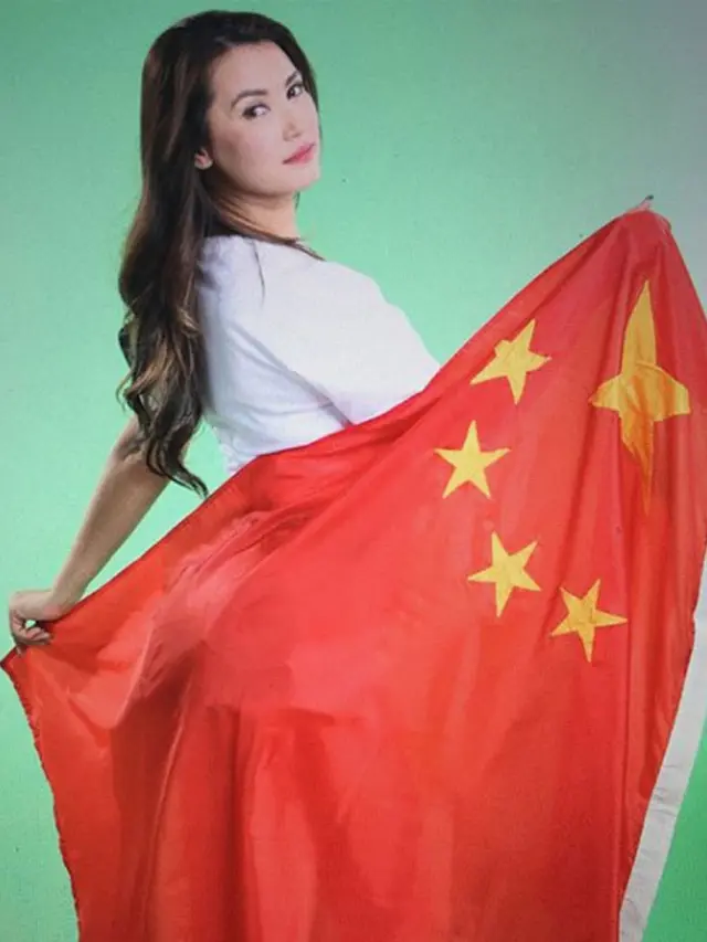 [Bintang] Alasan Maria Ozawa Menjalani Pemotretan Pakai Jersey Indonesia