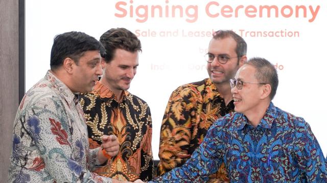 Penandatanganan perjanjian jual beli menara di Kantor Pusat Indosat Ooredoo, Jakarta (14/10).