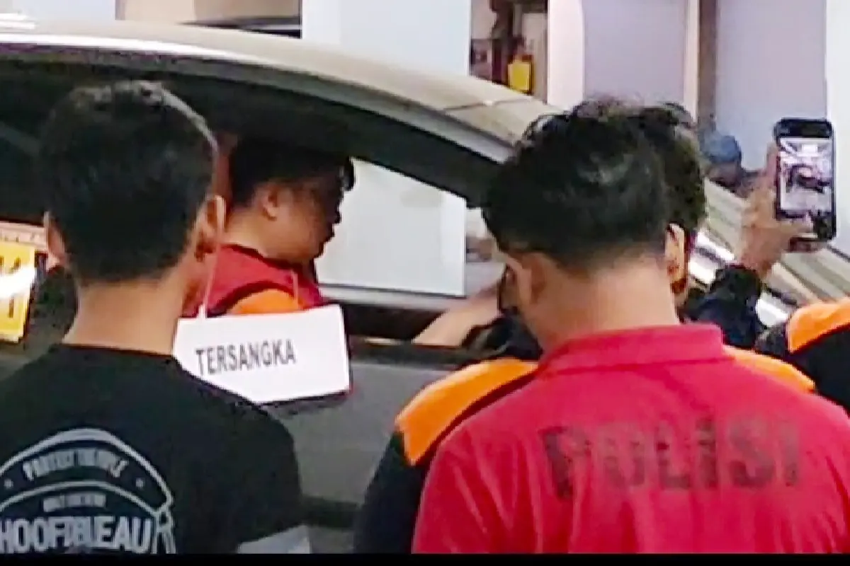Gregorius Ronald Tannur saat rekonstruksi kasus tewasnya Dini Sera Afrianti. (Dian Kurniawan/Liputan6.com)