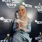 Lesti Kejora saat menerima penghargaan di SCTV Music Awards 2023