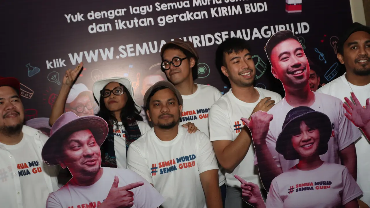 Vidi Aldiano bersama para musisi