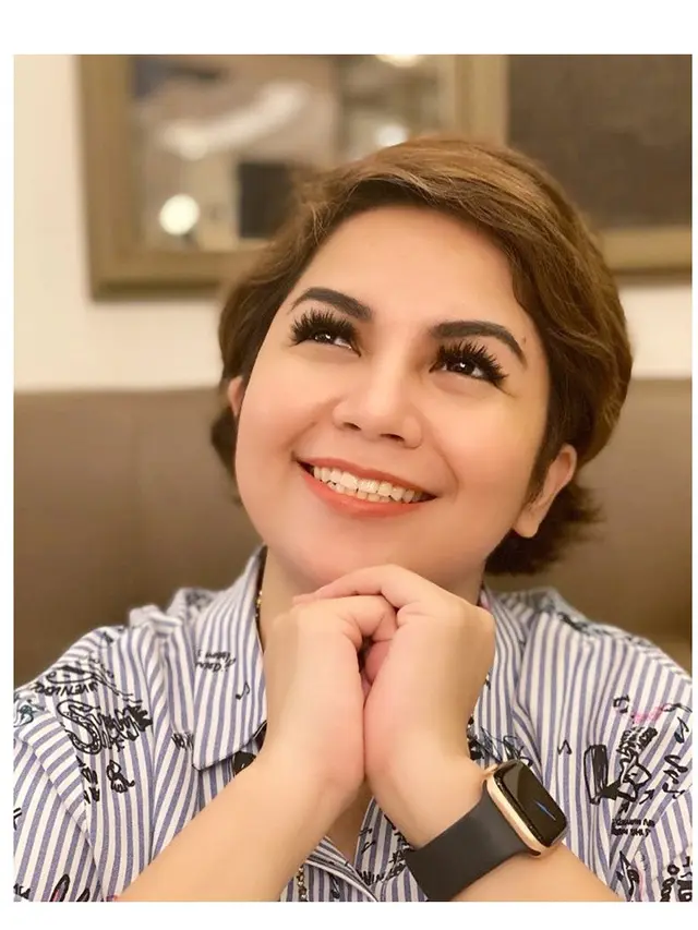 Jarang Tersorot, Ini 7 Potret Terbaru Joy Tobing yang Tetap Menawan