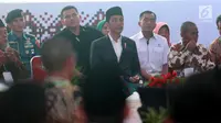 Presiden Jokowi mengunjungi Pondok Pesantren Miftahul Huda, Tasikmalaya, Jawa Barat, Rabu (27/2). Kedatangan Jokowi merupakan bagian dari rangkaian Penyaluran KUR Ketahanan pangan dan aksi ekonomi untuk rakyat. (Liputan6.com/Angga Yuniar)