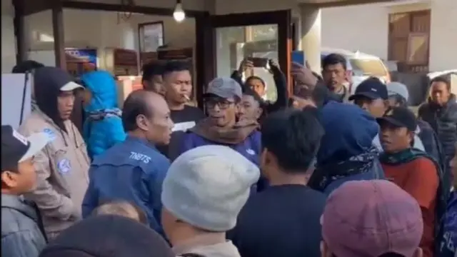 Antrian Panjang Pemeriksaan Tiket Picu Ricuh di Pintu Masuk Bromo via Cemorolawang