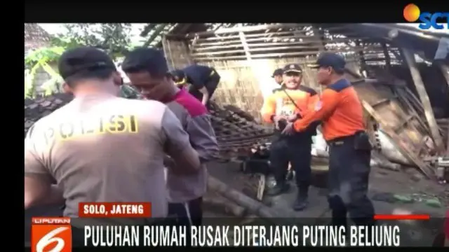 Warga Sragen Perbaiki Rumah Pasca-Diterjang Puting Beliung