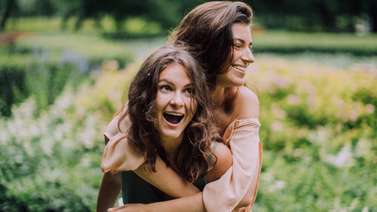 3 Zodiak Paling Penyayang Menurut Astrologi - Lifestyle Fimela.com