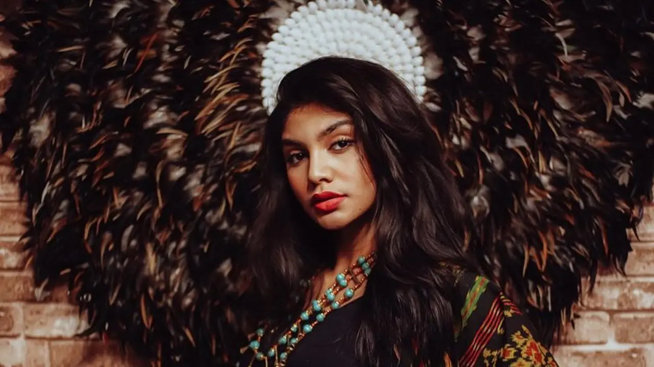 FOTO: Gaya Jihane Almira Pakai Kain Etnik, Makin Cantik dan Memesona