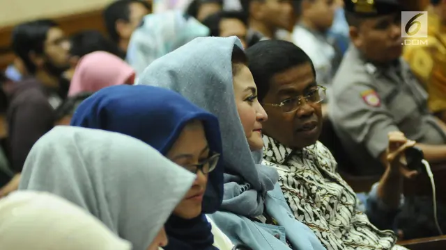 Istri Novanto dan Idrus Marham Setia Temani Novanto