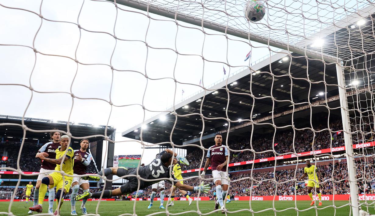 Hal tersebut didapatkan Spurs setelah menang 2-1 di kandang Aston Villa dalam laga pekan ke-35 Liga Inggris di Villa Park, Birmingham, Inggris, Minggu (03/05/2026) waktu setempat. (AFP/Adrian Dennis)