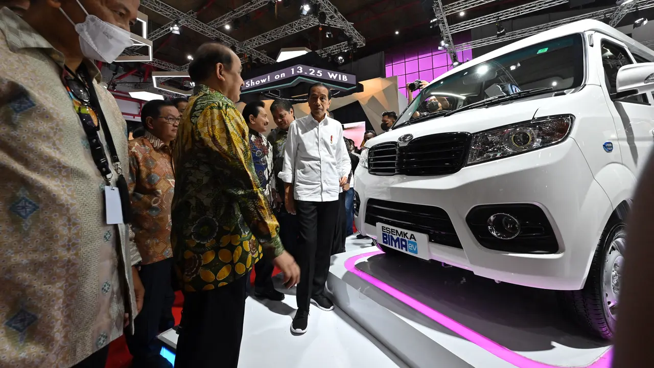 Jokowi Buka IIMS 2023, Mobil Listrik Esemka Bima EV Curi Perhatian