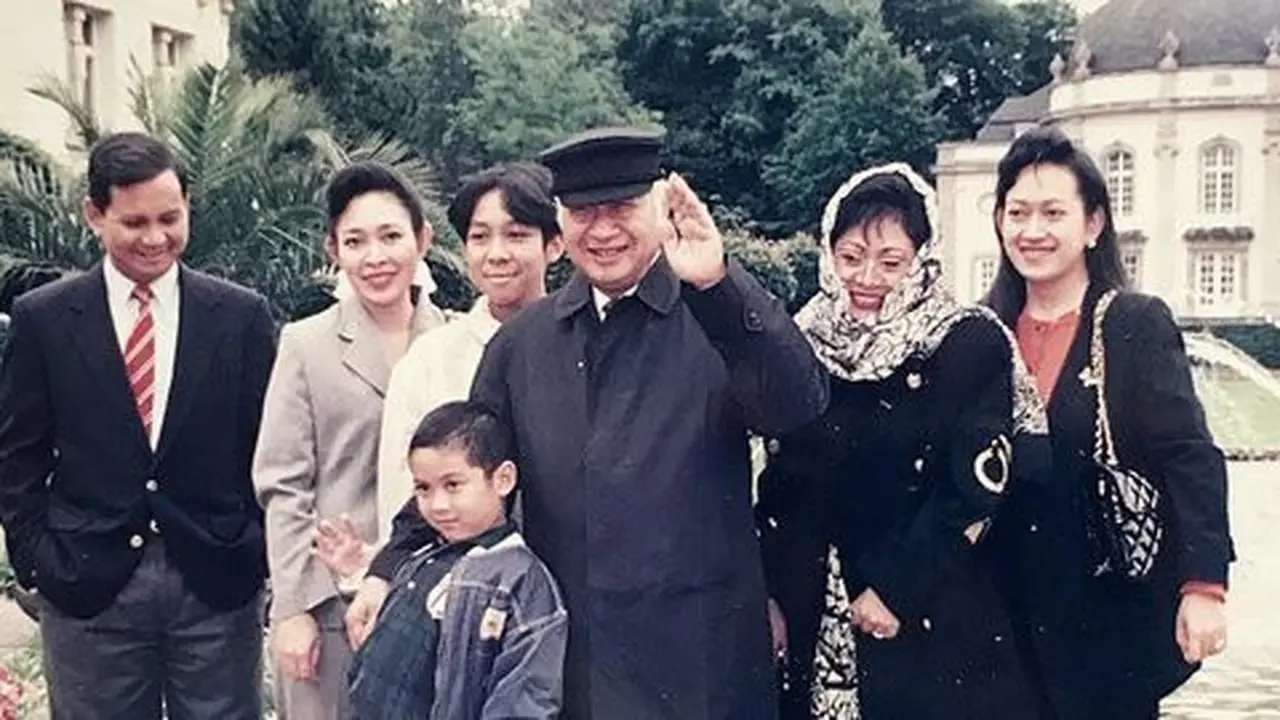 6 Potret Lawas Wiratama Hadi Anak Mamiek Soeharto dan Kakek, Kini Jarang Tersorot