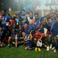 Pemain Arema Cronus berpose usai meraih kemenangan di final SCM Cup 2015 di Stadion Jakabaring,Selasa (27/1/2015). Arema Cronus unggul 1-0 atas Sriwijaya FC. (Liputan6.com/Johan Tallo)