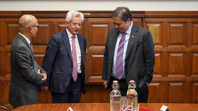 Menko Airlangga Hartarto melakukan kunjungan kerja ke London bertemu dengan Menteri Perdagangan Inggris