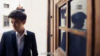 Kris EXO yang bernama asli Wu Yi Fan dikritik publik akibat foto merokoknya beredar di dunia maya.