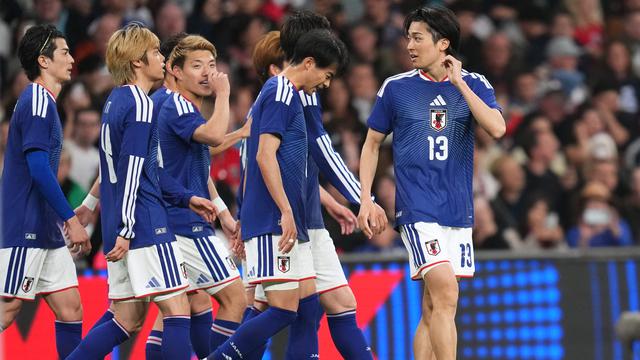 Skuad Timnas Jepang merayakan golnya ke gawang Timnas Inggris di laga uji coba di Stadion Wembley, Rabu (01/4/2026) dini hari WIB.
