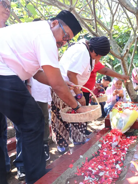 Rano Karno dan Keluarga Si Doel