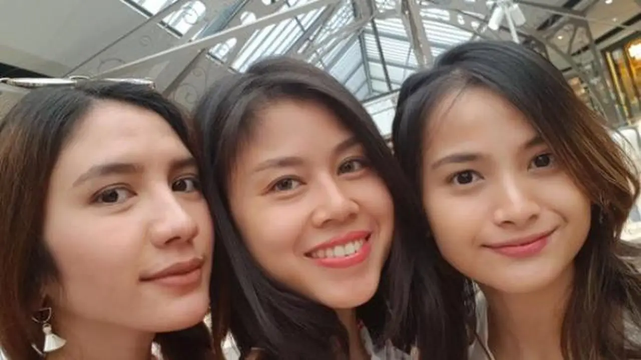 Ini Dia Gaya Keren Girl Squad Acha Septriasa (Foto: Instagram/Septriasaacha)