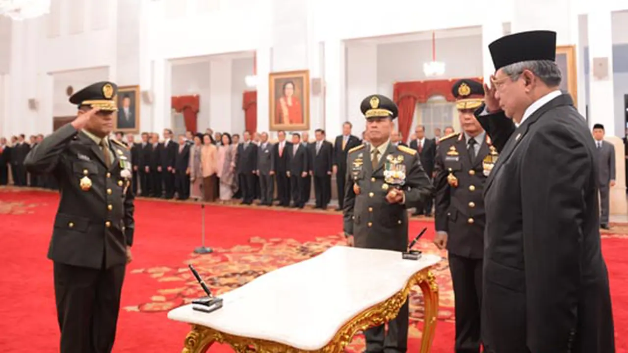 Presiden SBY Lantik KSAD Baru Letjen TNI Gatot Nurmantyo