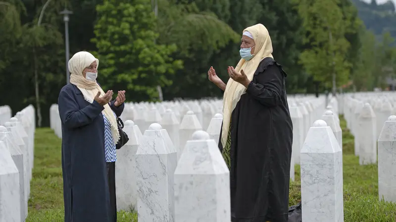 FOTO: Penampakan Ribuan Makam Korban Pembantaian Sreberenica