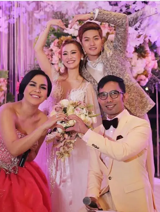 Dalam foto tersebut, Lee Jeong Hoon menuliskan ucapan syukur dan rasa terimakasihnya kepada semua pihak yang telah membantunya. Terutama keluarga dan sahabat yang hadir di hari bahagianya itu. (Instagram/leemoalovers)