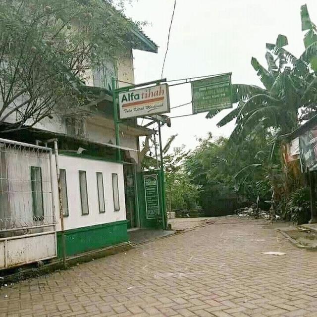 6 Nama Minimarket Terkenal Diplesetkan Ini Kocak, Pembeli Bisa Salah Fokus