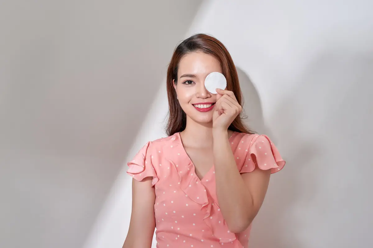 Micellar Water Pertama dengan Kandungan Rose, Bersihkan Wajah Plus Bikin Glowing!