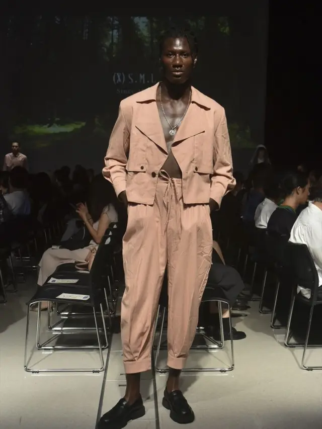 (X) S.M.L mengusahakan untuk mengedukasi serta memberikan yang terbaik untuk sustainability fashion